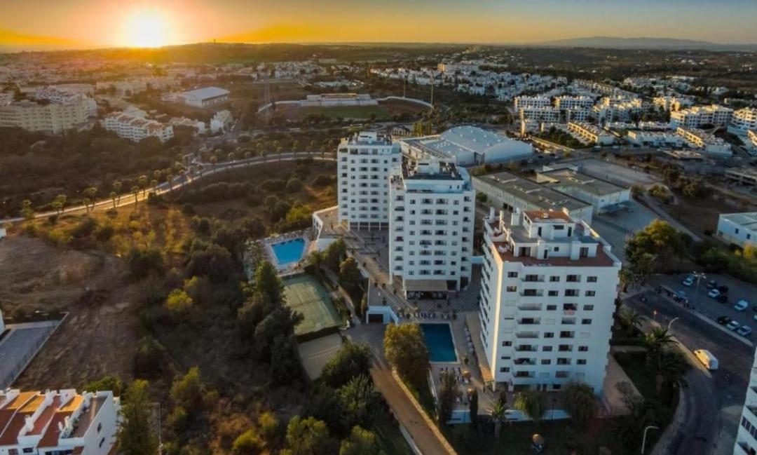 The Albufeira Concierge - Pool & Sunset Balconies Apartman Kültér fotó